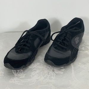 Skechers black lace up sneaker size 7.5.